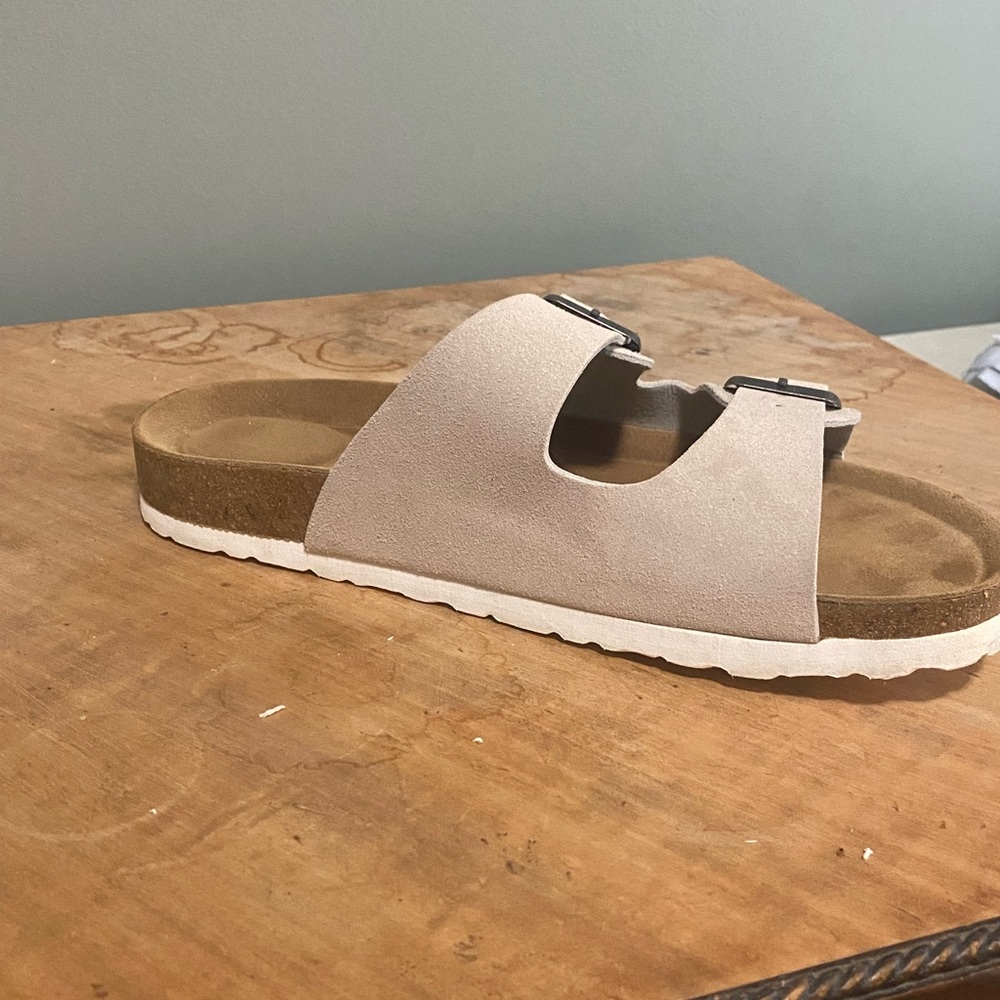 Cushionaire Beige Sandals 9.5 - Picture 6 of 8
